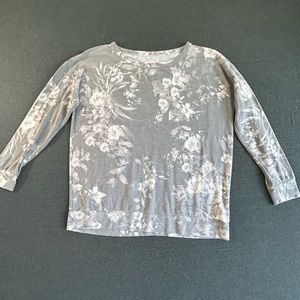 Chaser Woman’s Worn Grey Long Sleeve Floral Top Size XL